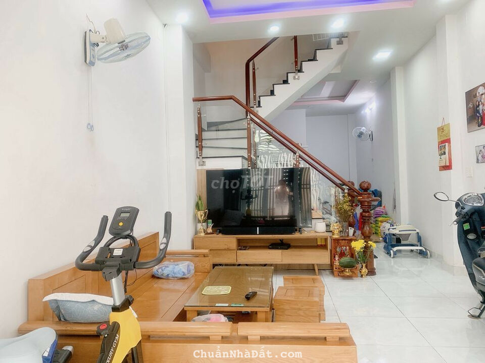 HXH Dương Quảng Hàm 4x14m, 1trệt, 2lầu, ST. 5pn, 5wc. Hợp VPCT+ ở