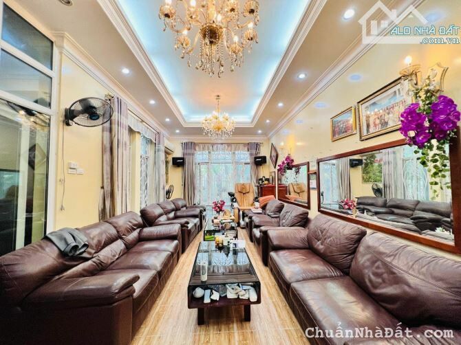 BÁN NHÀ PHÂN LÔ, KINH DOANH ĐỈNH, SÁT PHỐ, 2 THOÁNG, VỈA HÈ, Ô TÔ TRÁNH QUẬN CẦU GIẤY.