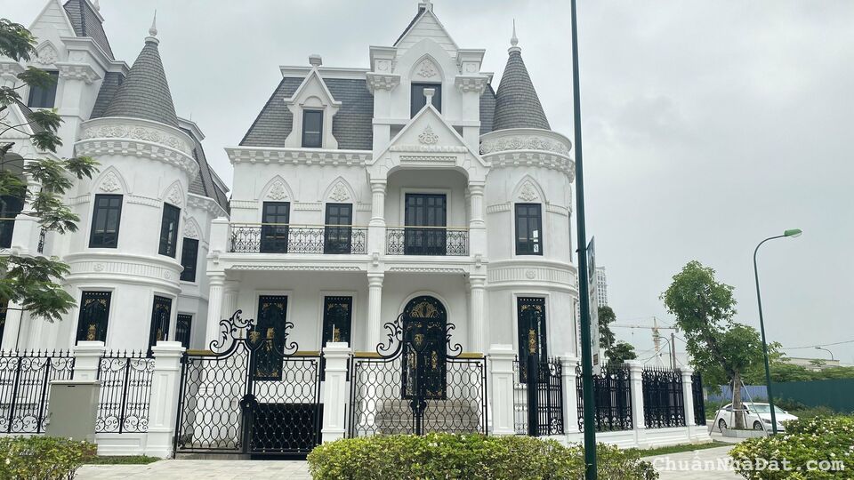 Bán biệt thự lâu đài Ciputra cực đẹp cạnh vườn hồng