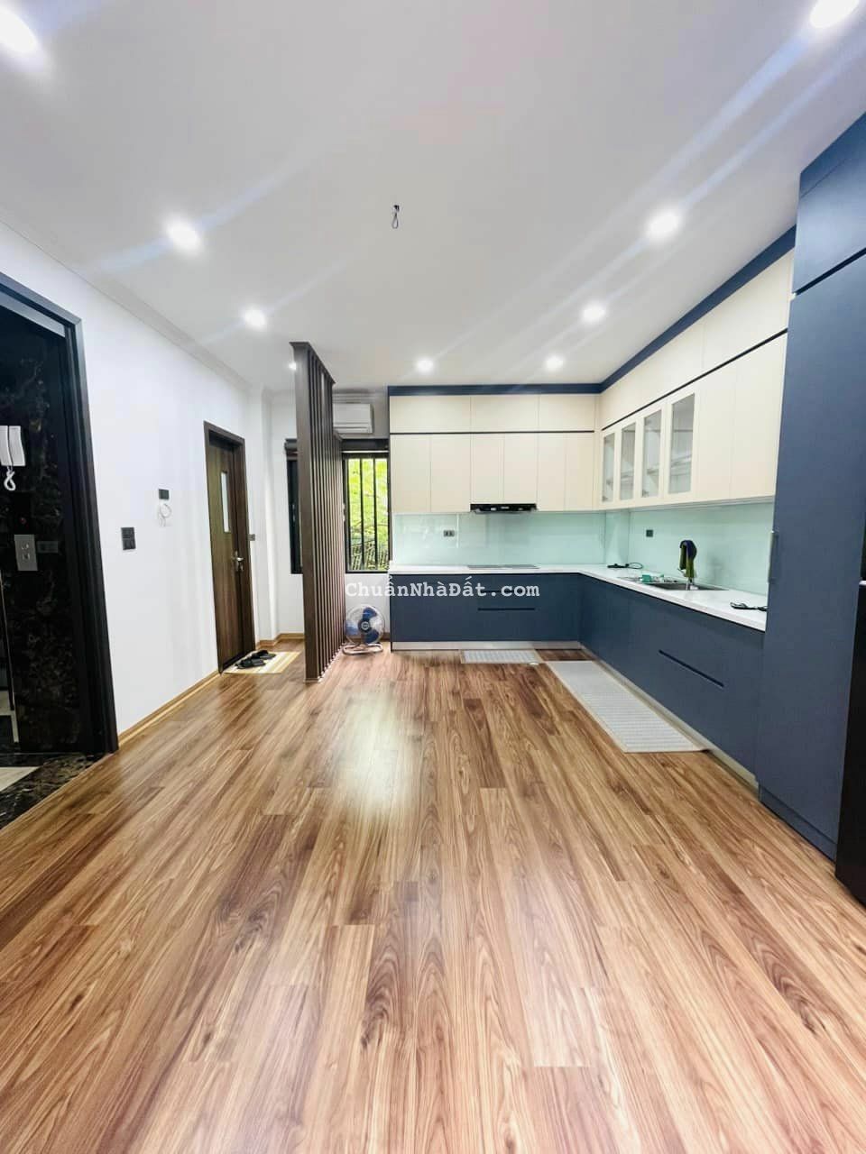 BÁN NHÀ 5 TẦNG DÂN XÂY ĐƯỜNG LẠC LONG QUÂN, CẦU GIẤY, Ô TÔ, DT 52M2, GIÁ NHỈNH 14 TỶ