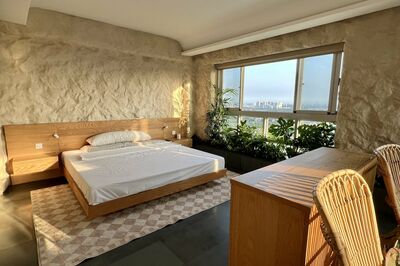 Bán căn Penthouse Happy Valley dt 240m2 nhà đẹp giá 18,5 tỷ. lh: 0909168890