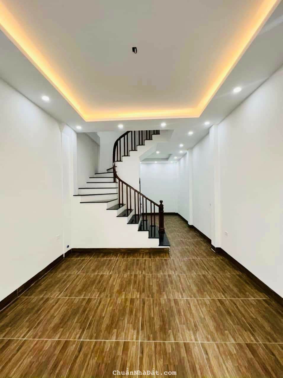 Bán nhà mới 41m2 Phúc Đồng  trung tâm Long Biên chỉ 3.x tỷ