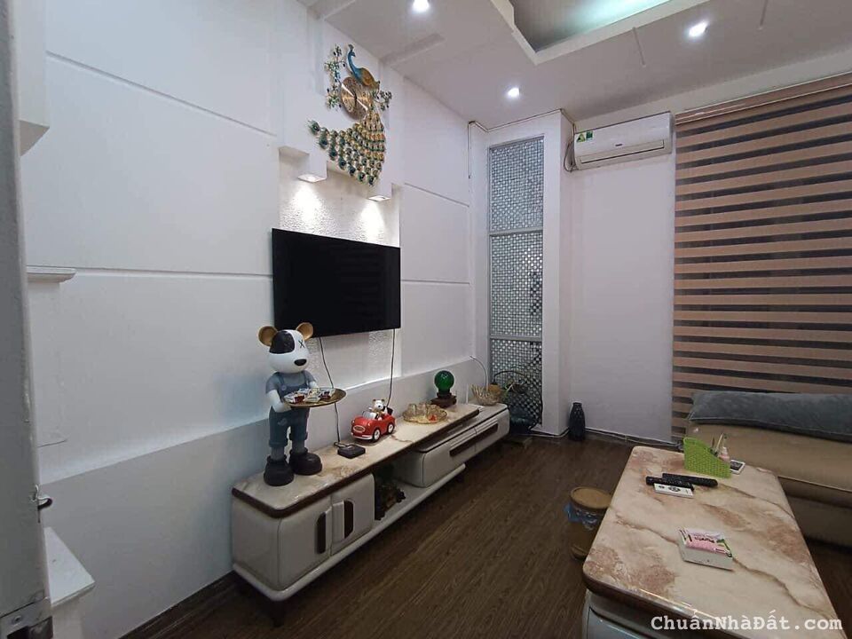 Bán nhà ngõ 68 Cầu Giấy, CG trước 5/12 dương lịch, Lô góc, cách oto 15m,  DT 40m x 5 tầng, MT 6m, g