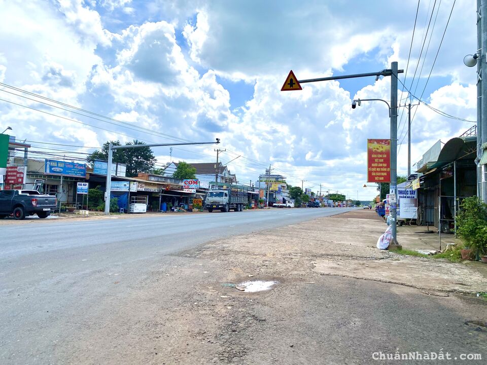 Bán gấp lô góc 2 mặt tiền bê tông 15x40m + 100m thổ cư huyện chơn thành giá chỉ 78tr/m ngang