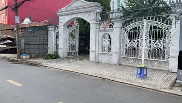 Cho thuê Biệt Thự vip xây 2 Lầu.11x26m,Đường HT13 gằn chợ Hiệp Thành.Q12