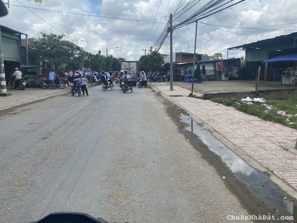 Kẹt tiền hạ giá bán lỗ 2 nền liền kề 85m2 kdc Long Cang giá ngộp 700tr chốt gấp