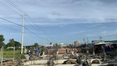 Hành trình trên đất Miền Tây chỉ với 2,5 tỷ đồng - Tuyến phố mặt tiền 30m.