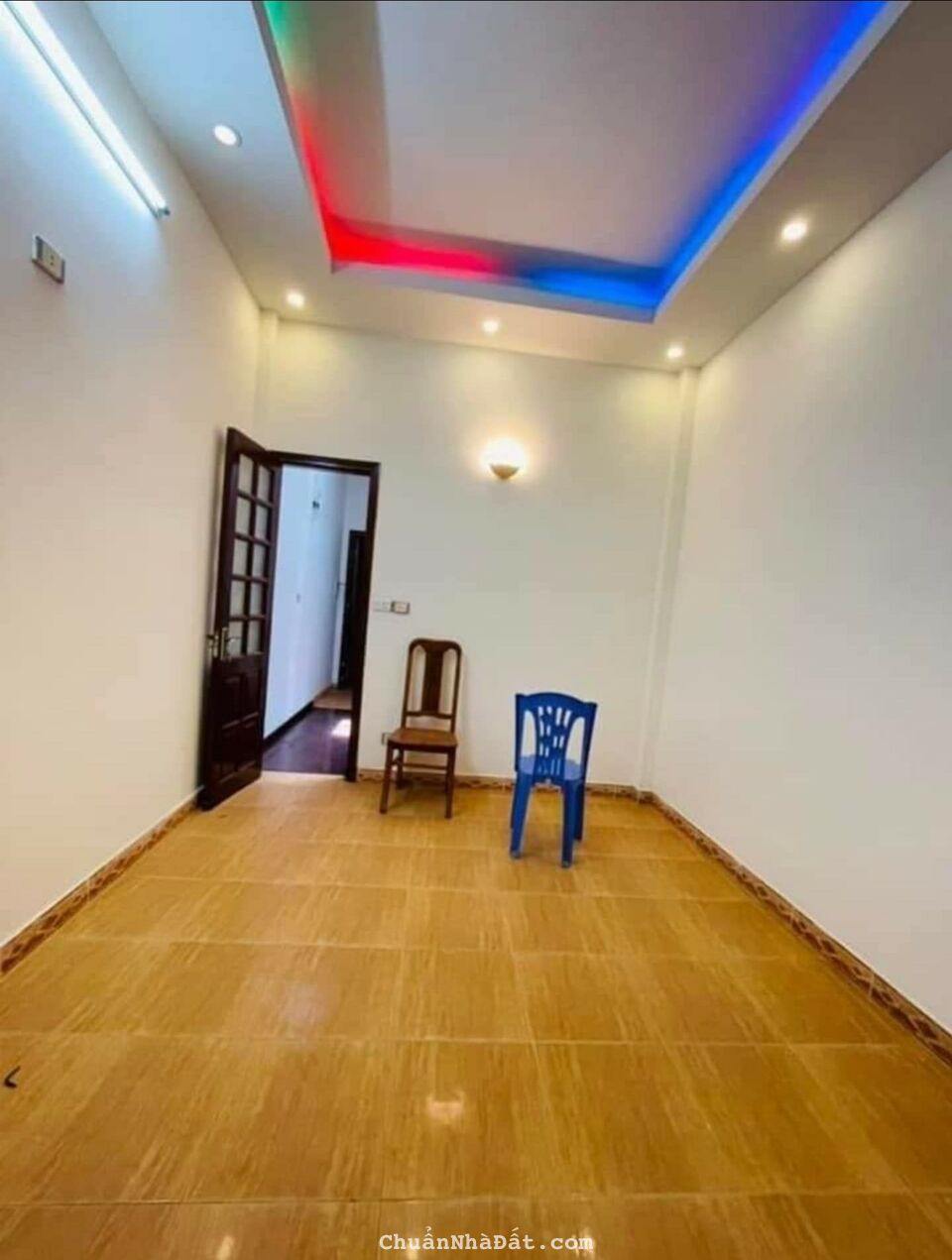 Thanh Nhàn-Hai Bà Trưng - gần trường học, ngõ sáng . DT 42 giá 4,6 tỷ