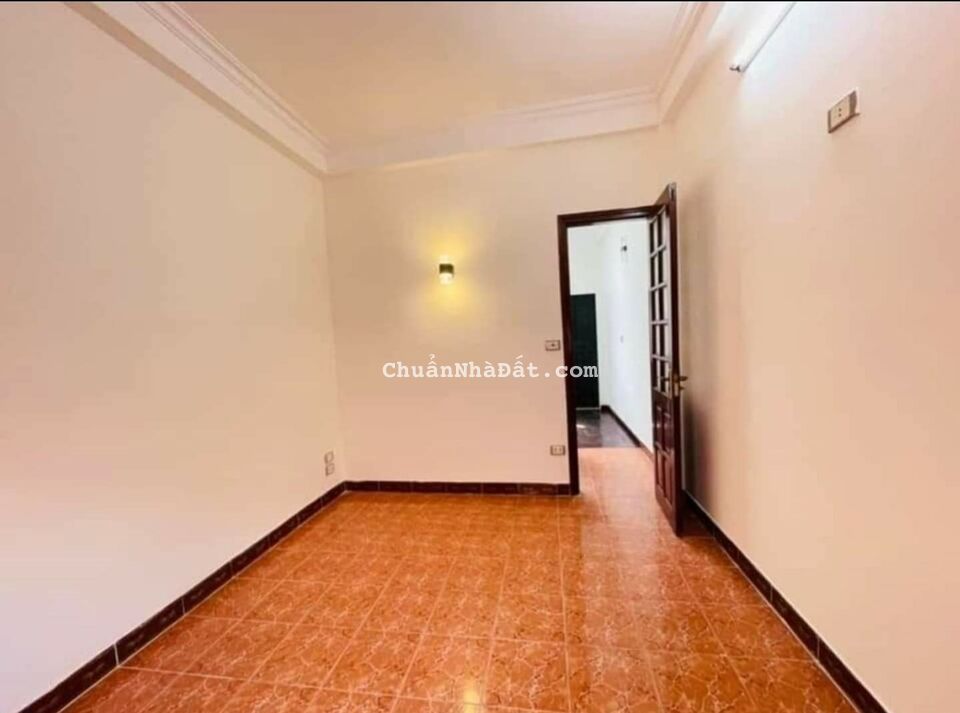 Thanh Nhàn-Hai Bà Trưng - gần trường học, ngõ sáng . DT 42 giá 4,6 tỷ