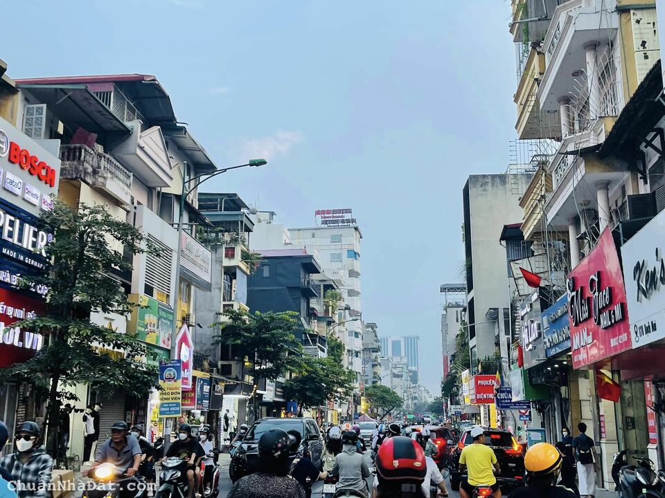 Bán nhà Đại Cổ Việt DT 160m mặt tiền 9m kinh doanh sầm uất -thông ra Tạ Quang Bửu 