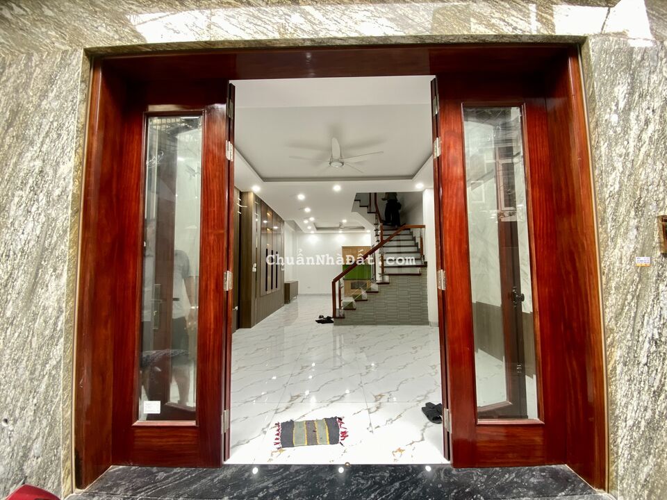 Bán nhà xây mới ngõ 92 Mai Động Hoàng Mai Hà Nội DT 56mx5T ô tô cách nhà 10m 