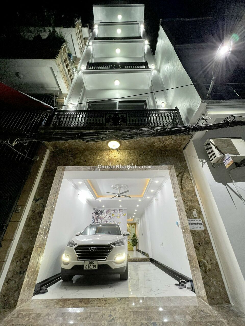 Bán nhà 10.95 tỷ mặt ngõ phố Tân Mai DT 58m2x5T ô tô vào nhà thang máy cách phố 1 nhà