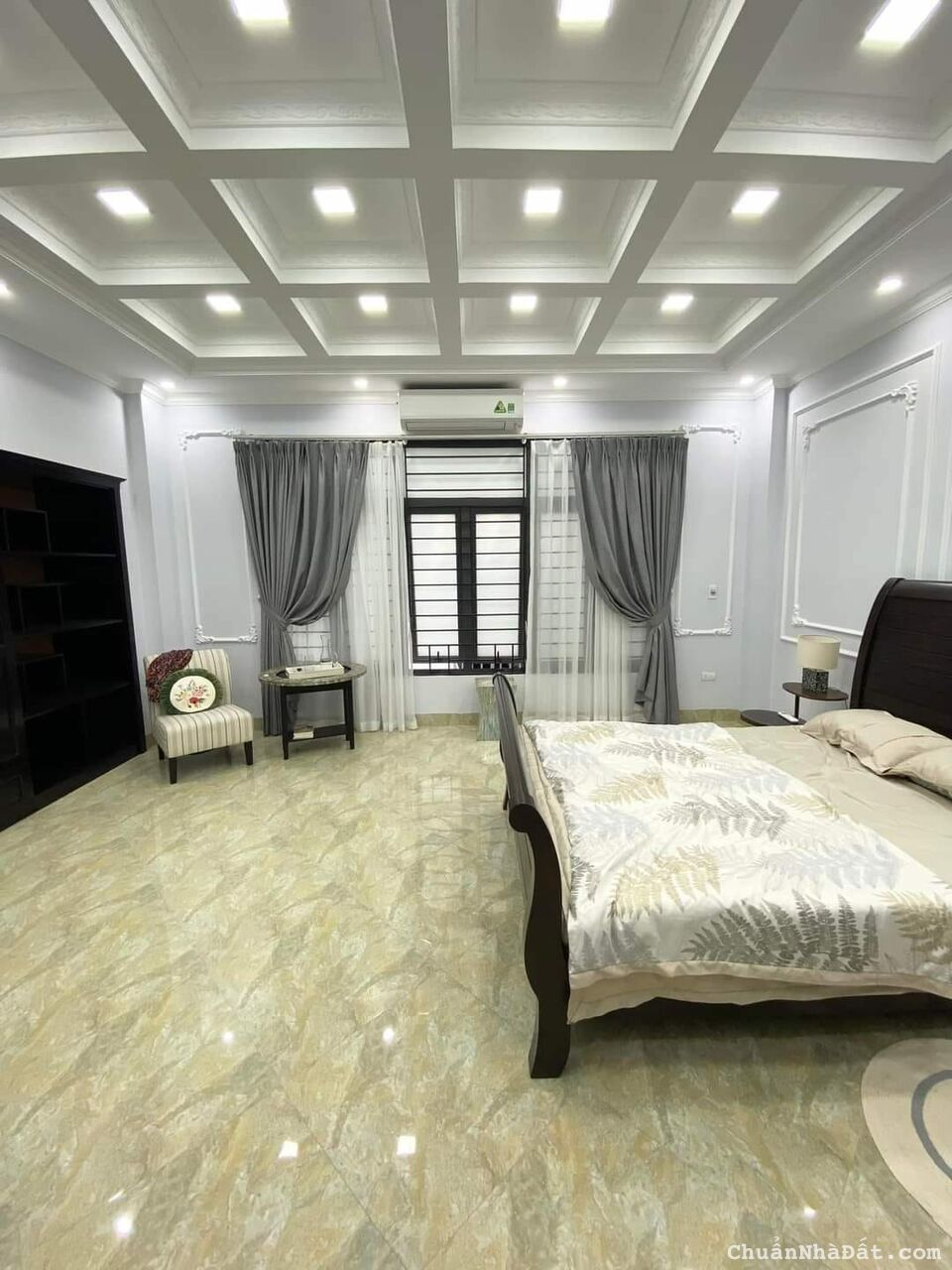 Thanh Nhàn-Hai Bà Trưng - gần trường học, ngõ sáng . DT 42 giá 4,6 tỷ