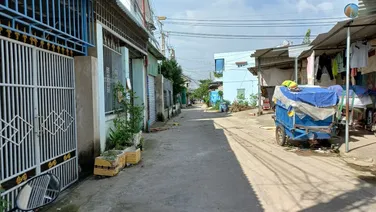 Video Nhà xây hết đất 107m2 Hiệp Phước, đường bê tông 6m, dân cư kín, cách chợ chưa đầy 200m.