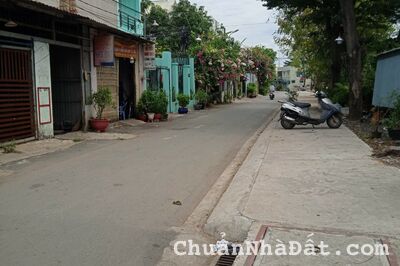 Nhà mặt tiền đường 882, phường Phú Hữu (5mx24m)
