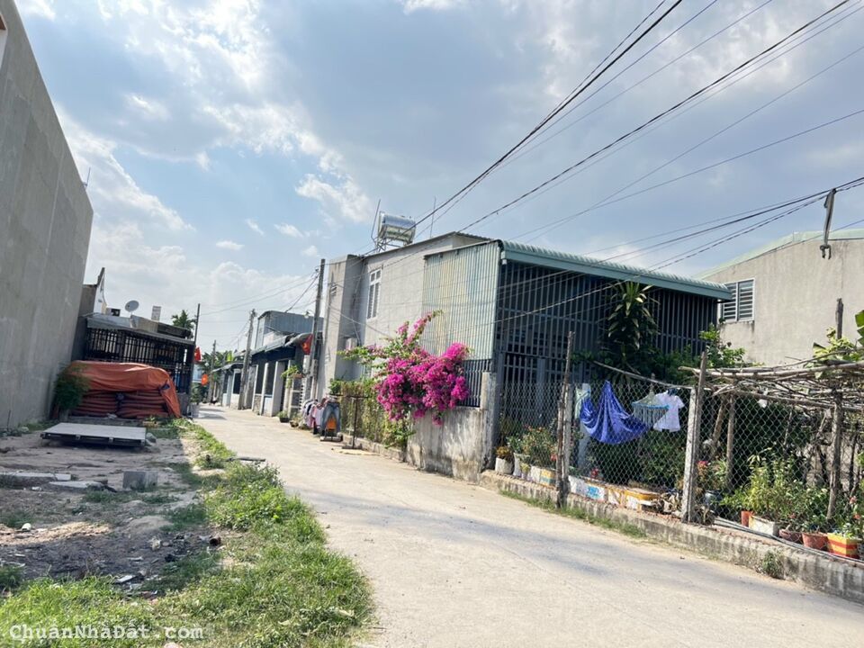 Bán đất đường dx022 dt 10*13, nở hậu, tc 100m đường nhựa 5m giá 2 tỷ 350 lh 0384329615 luyến