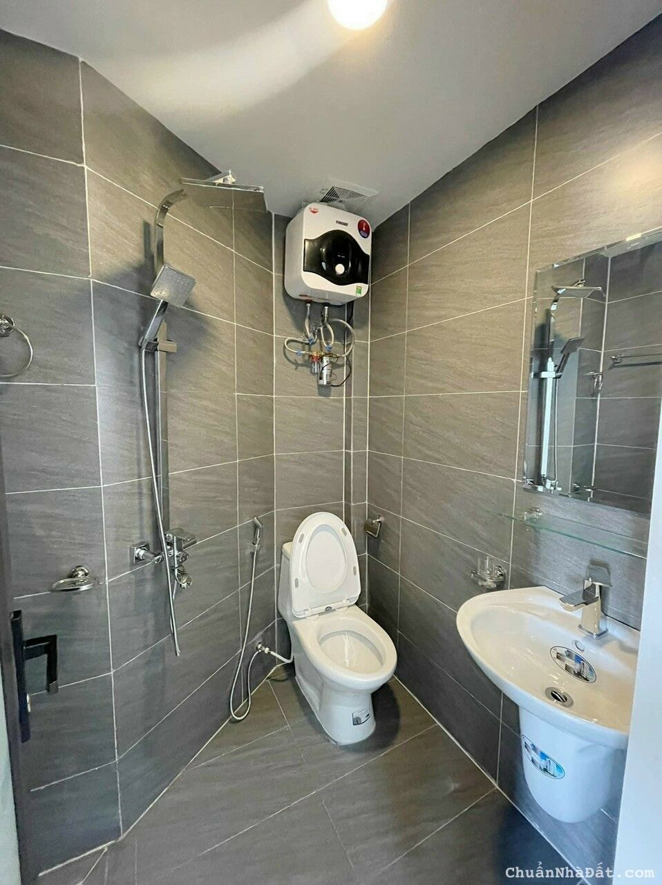 TÌM CHỦ MỚI CHO CĂN HỘ DỊCH VỤ 43M2, 5 TẦNG, MỚI TINH CÓ SÂN PHƠI, NHÀ GẦN PHỐ KD DÒNG TIỀN