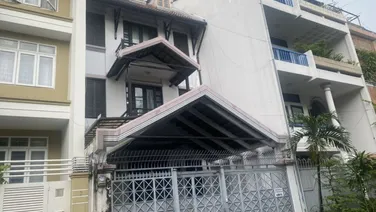 Bán biệt thự HXH 8m đường Nguyễn Chí Thanh, Phường 9, Quận 5, DT 8x20m, trệt, 2 lầu,st