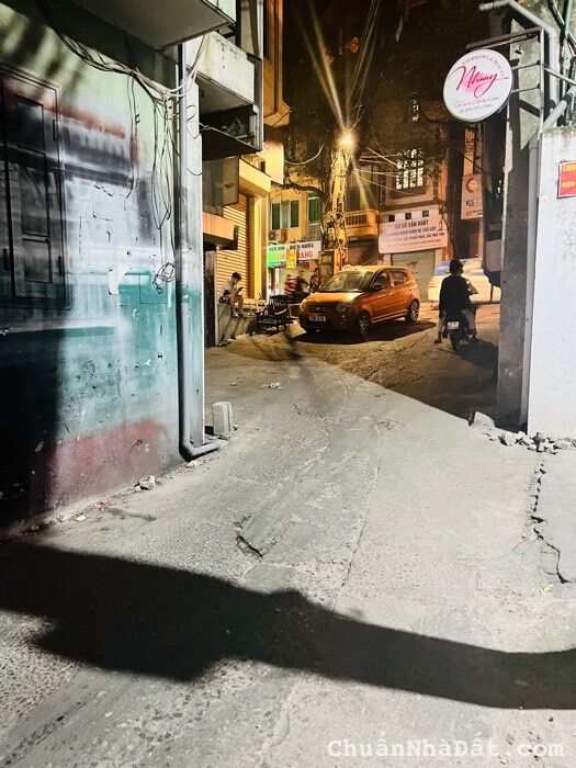 NGÕ THÔNG BA GÁC PHÓNG, KINH DOANH, SÁT PHỐ - Nhà 4 tầng La Thành 30m chỉ 4.25 tỷ - SỔ ĐẸP NỞ HẬU