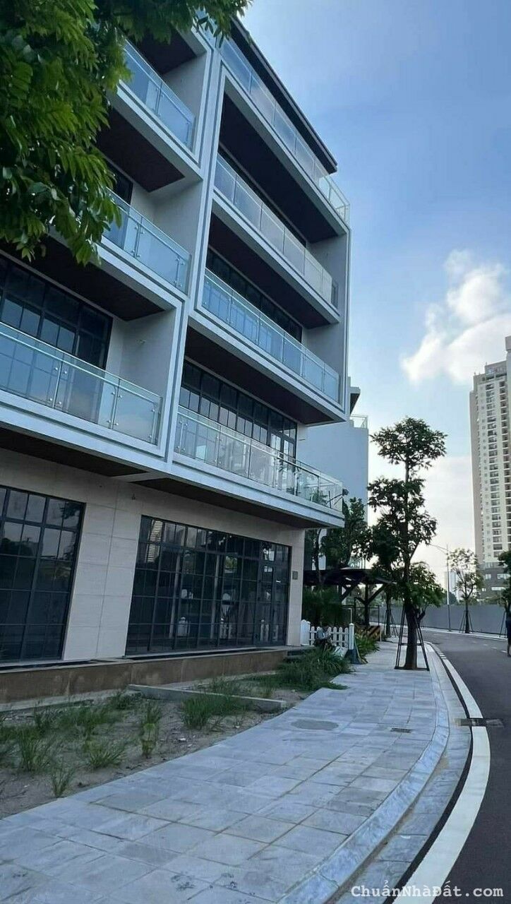 Bán nhà mặt phố Lê Quang Đạo Nam Từ Liêm 214m2,6 tầng,mặt tiền 7,8m,giá chào 75 tỷ.