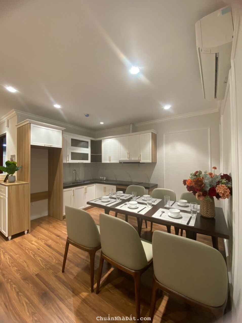 Bán căn hộ 3PN diện tích 98m2 căn góc hướng Đông Nam giá chỉ từ 2.8 tỷ rẻ hơn thị trường 500 triệu