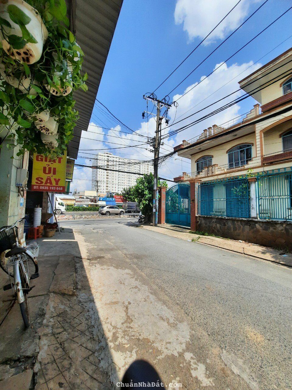 CHÍNH CHỦ BÁN GẤP NHÀ ĐỐI DIỆN CHỢ ĐẦU MỐI NÔNG SẢN HÓC MÔN, SHR