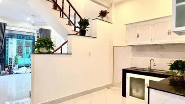 CHO THUÊ NHÀ ĐẸP TRỆT 2 LẦU ST 4PN ĐƯỜNG ĐHT02 GIÁ CHỈ 10TR