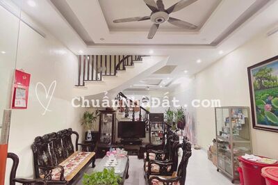Cần sang nhượng căn nhà 3 tầng tại Khai Quang giá rẻ.