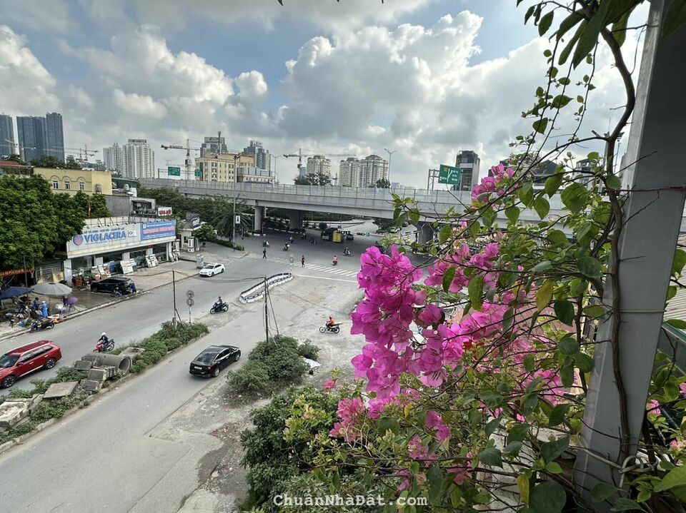 CHỦ CẦN BÁN GẤP NHÀ PHỐ PHẠM VĂN ĐỒNG - VỊ TRÍ ĐẮC ĐỊA VỈA HÈ RỘNG KINH DOANH SÂM UẤT MỌI LOẠI HÌNH