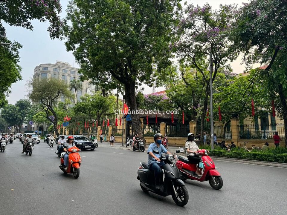 MẶT PHỐ HÀNG BÀI - VỊ TRÍ ĐẮC ĐỊA TT QUẬN HOÀN KIẾM - KINH DOANH  - DT 895M2 GIÁ CHÀO 7XX TỶ