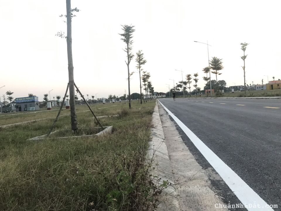 Trung tâm thị trấn Bích Động, mặt tiền 5,5m, giá 1,6 tỷ, hướng Đông Nam