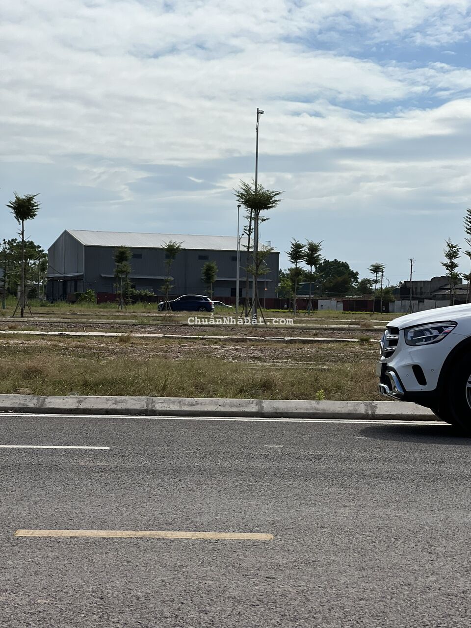 Bán lô Hồ Công Dự - Bích Động, đối diện tòa thương mại, 96m2.