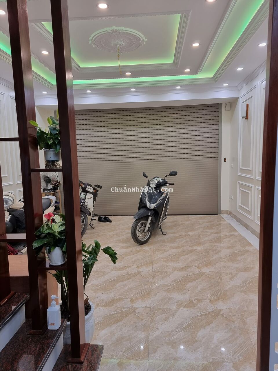 Bán nhà Phú Diễn, 39m2, gara ô tô, ở ngay, kinh doanh, 5.6tỷ