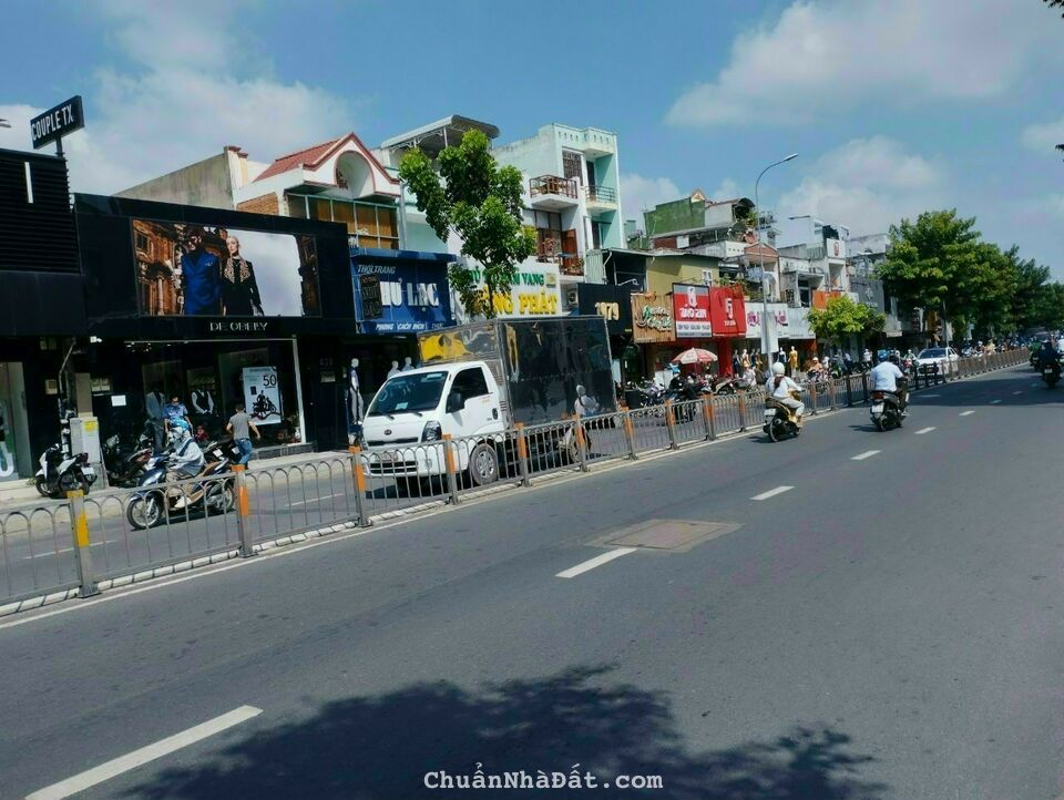 Ngộp lắm rồi cần bán nhanh mặt tiền Phan Văn Trị P7 GV (4.2*25m) cấp 4 giá 16.8tỷ TL, lh 0984328775