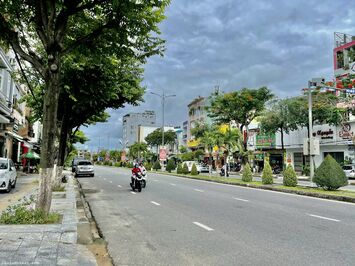Chính Chủ bán gấp lô đất Trung Tâm Tp Đà Nẵng - mặt tiền đường 33m - Hướng Đông Nam