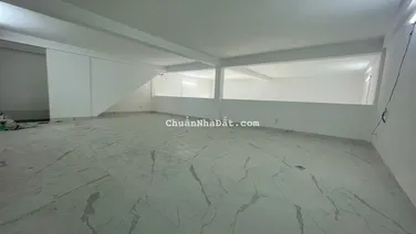 Cho thuê tòa nhà MT Trần Phú, 8x15M, Quận 5, hai chiều, mới 100% chỉ 120 triệu.