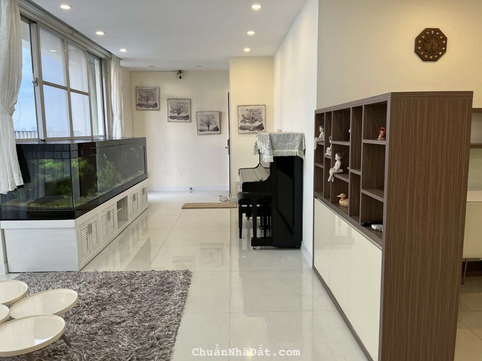 Cho thuê Penthouse Stả Hill. 306M2, 4PN, 3WC, nhà đầy đủ nội thất, giá chỉ 60 triệu