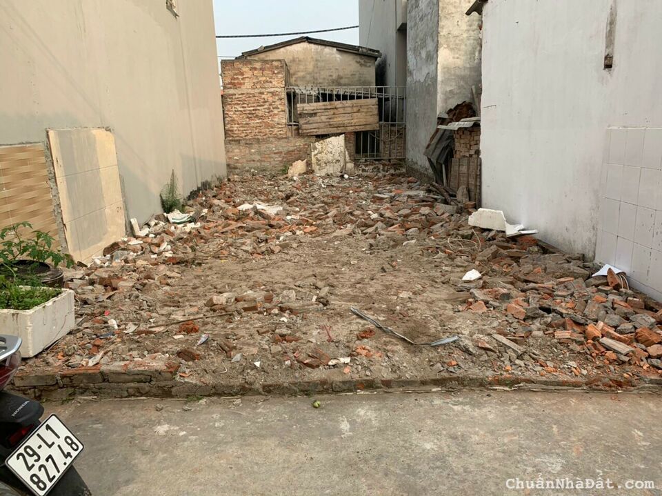 Bán đất Phương Canh,cuối phố Trịnh Văn Bô 42M, gần đường lớn giá 2.38 tỷ