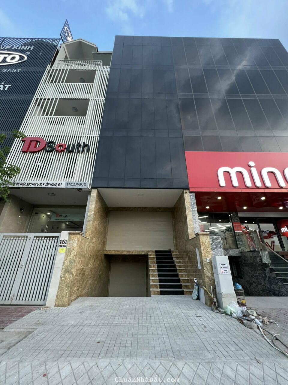 Cần tiền bán gấp căn nhà 5x20m Nguyễn Thị Thập, có hầm, thang máy, nhà mới xây