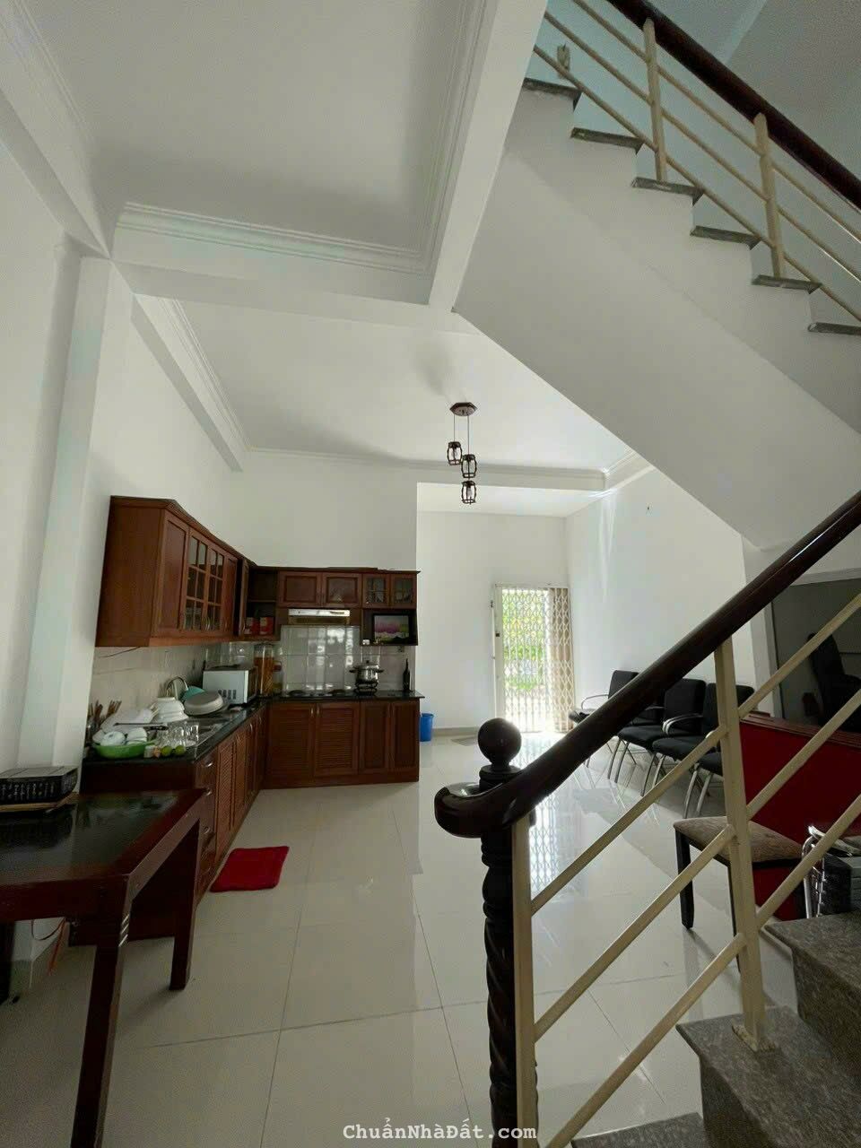 Bán nhà đẹp, mặt tiền đường số, phường Phú Mỹ, Quận 7, 95m2, 4 tầng, giá chỉ 14 tỷ 5