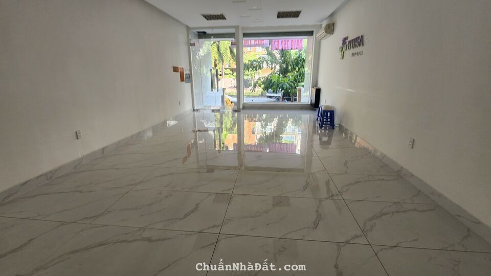 Cho thuê toà nhà mặt tiền Hoàng Trọng Mậu Q7 - 5,5 x 20m - Hầm trệt 4 lầu, thang máy, giá 65 triệu