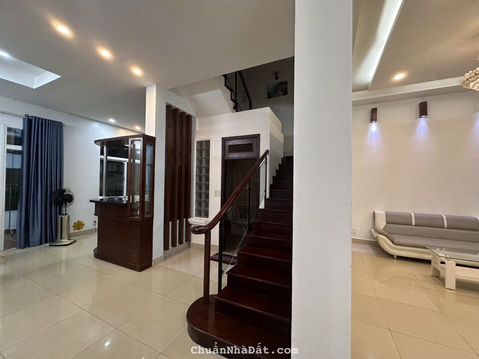 Villa Mỹ Thái, Phú Mỹ Hưng, Q. 7, 4PN, Full nội thất, nhà đẹp cho thuê 33 triệu/tháng