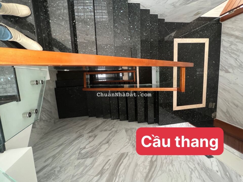 Cho thuê căn góc 2 mặt tiền biệt thự hồ bơi Nam Thông 2. Phú Mỹ Hưng quận 7