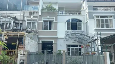 Cho thuê biệt thự sân vườn Hưng Thái, PMH, Q7, 7x18m, trệt + 2 lầu, giá 33 triệu/tháng