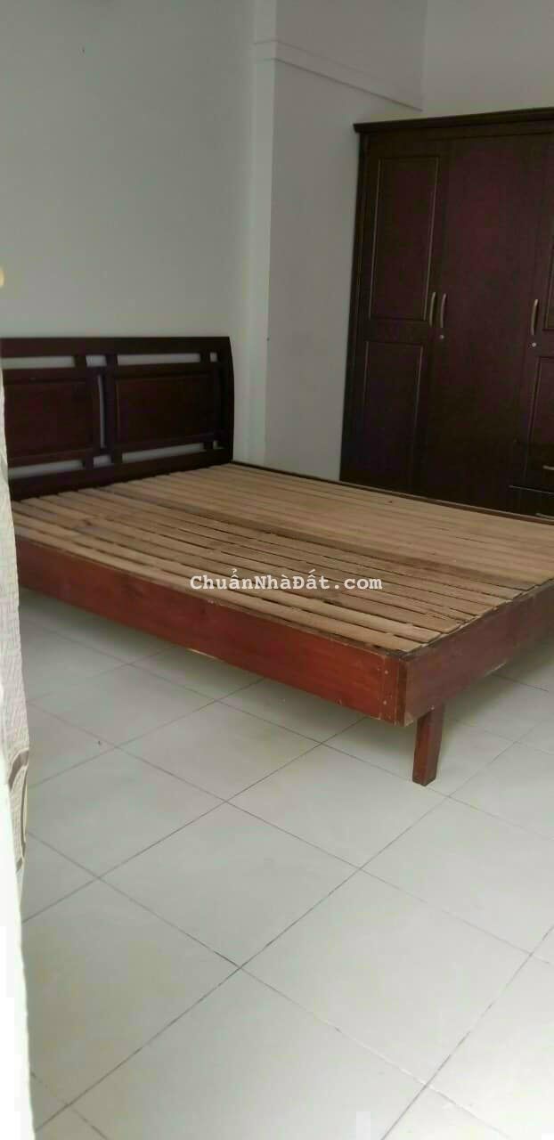 Bán nhà đường Đoàn Văn Bơ P.14 Quận 4.