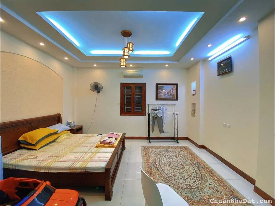 Cực rẻ, xem là chốt, sát phố Mạc Thái Tổ, kinh doanh, ô tô dừng đỗ, 45m2 x 4 tầng, MT 5m, 8.9 tỷ