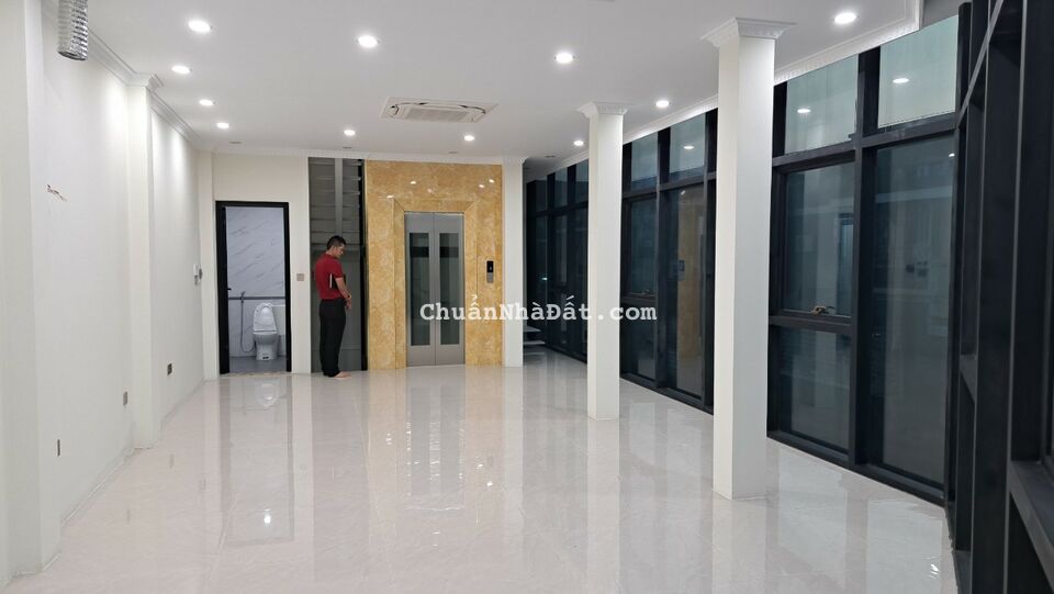 Cho thuê nhà mặt Phố Vĩnh Phúc, Ba Đình. Nhà 2 mặt phố phù hợp làm văn phòng. Chỉ 35tr