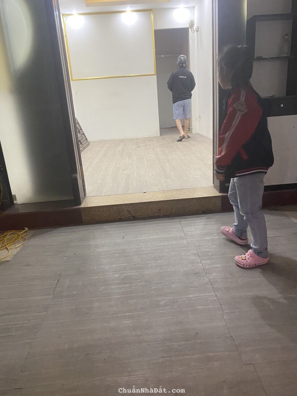 Cho thuê nhà nguyên căn mặt Phố Kim Mã, Ba Đình. Vừa ở vừa kinh doanh. DT50m2x5t. Chỉ 22tr