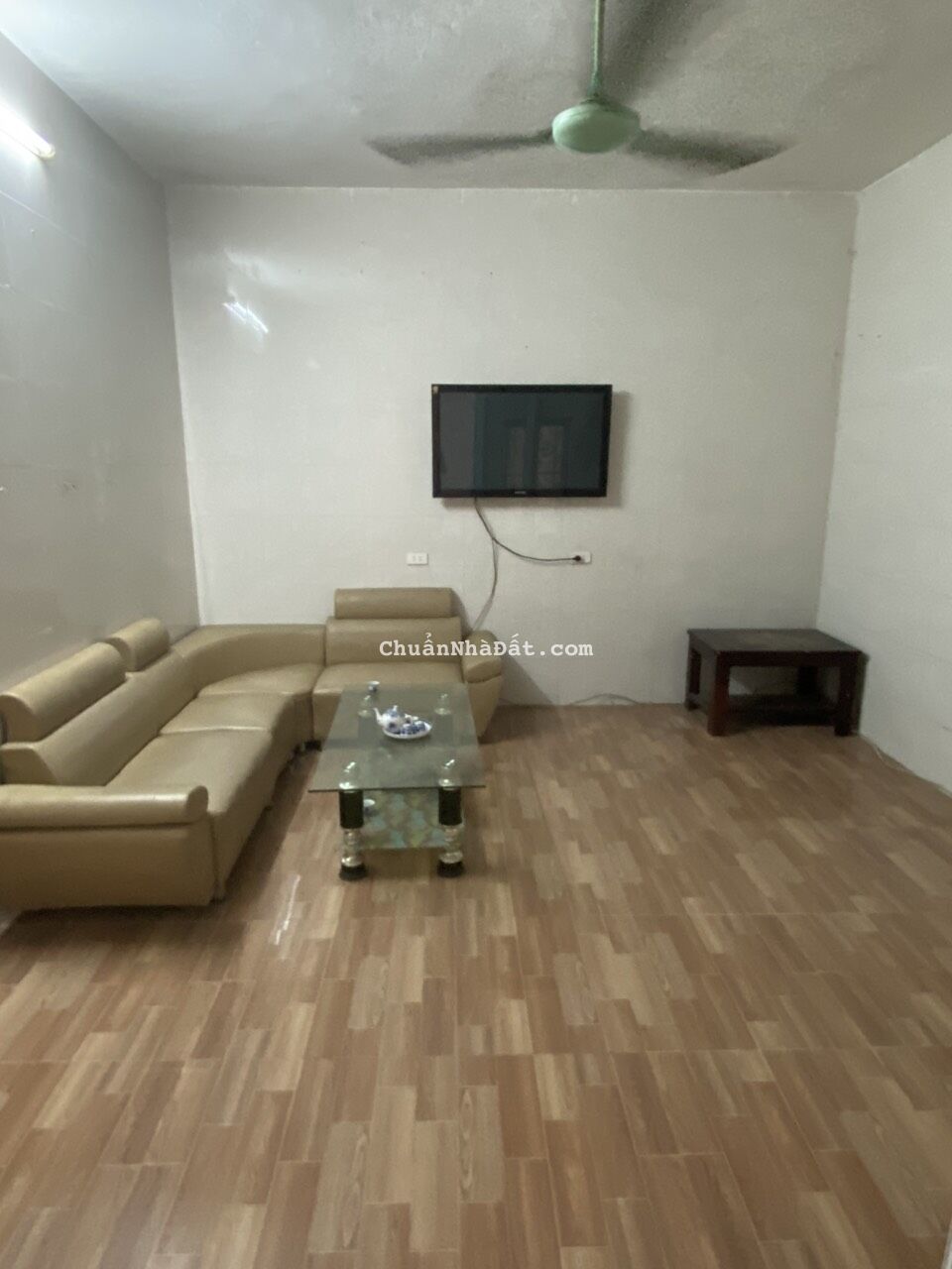 Cho thuê nhà nguyên căn tại Ngõ 639 Hoàng Hoa Thám, Vĩnh Phúc. Nhà rộng 2 thoáng. Chỉ 7.5tr