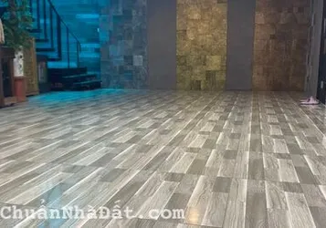 Cho thuê gấp tầng 1 dt 120m2 kinh doanh thẩm mỹ, quán café chỉ 12tr đồng.